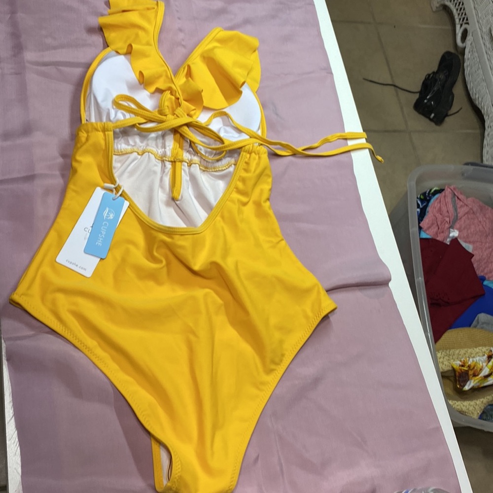 Cupshe Swim Suite Yellow - Picture 2 of 4